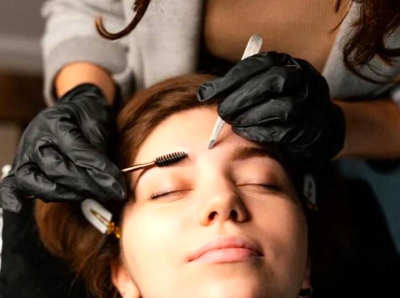 Guide to Becoming Certified in Eyebrow Microblading